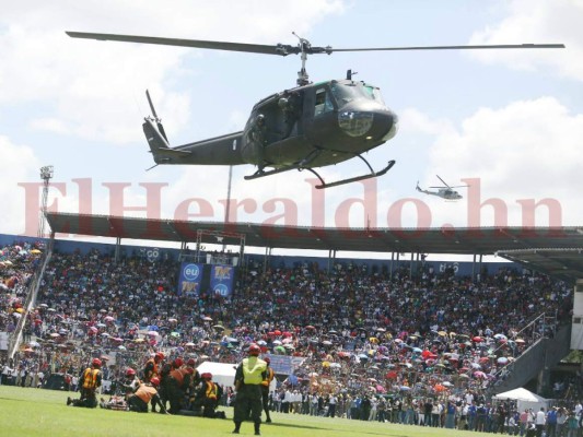 Paracaidistas y estrategias militares presentes en desfiles patrios 2016
