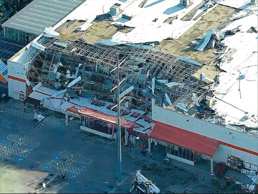 FOTOS: Pánico y destrucción genera potente tornado en Dallas, Texas
