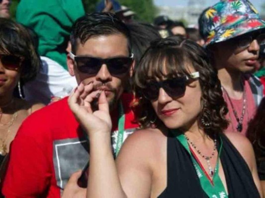 EEUU: Denver permite uso social de marihuana