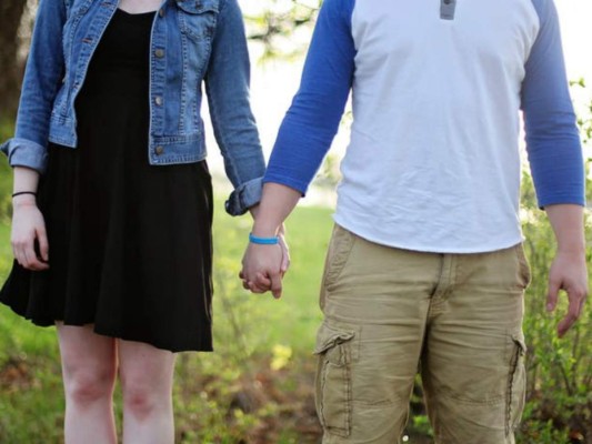 La ciencia explica por qué los hombres feos conquistan con su encanto y creatividad