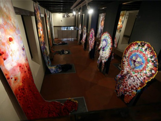 La exposición Sudarios y Centinelas del artista Santos Arzú, se exhibe en la Galería Nacional de Arte. Foto: El Heraldo /Alex Pérez