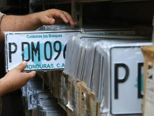 Sacarán del sistema 268,000 vehículos si no pagan mora este jueves