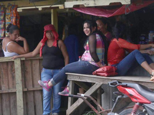 Madres lloran al saber que no podrán ver a sus hijos en la Penitenciaría Nacional en este Día de la Madre