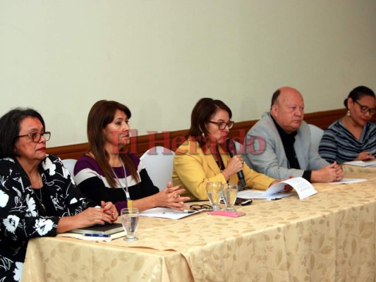 Comisión urge 12 acciones para transformar el sistema de Salud