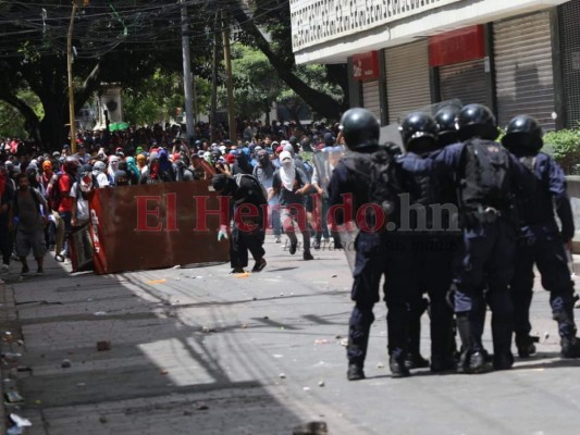 Protesta de la Plataforma concluye en enfrentamiento con la Policía