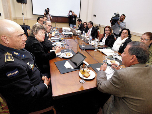 Falta notificar despido a 26 oficiales de Policía