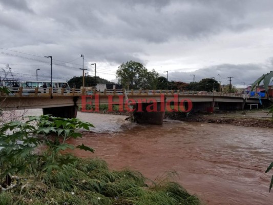 FOTOS: Así luce el río Choluteca tras las fuertes lluvias que azotaron la capital de Honduras