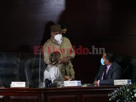 Caras nuevas y momentos de selfies, así se vivió víspera de primera legislatura en el hemiciclo (FOTOS)