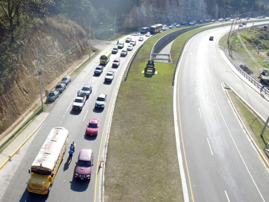Veraneantes regresan a la capital hondureña