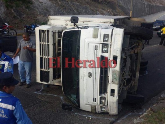 Choque en el bulevar Fuerzas Armadas de la capital provocó congestionamiento vial