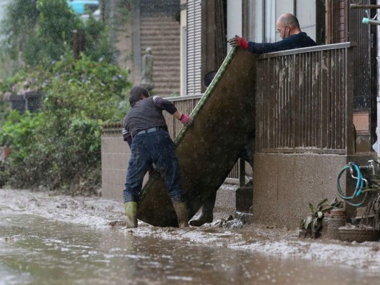 Imágenes impactantes de las labores de rescate por inundaciones en Japón