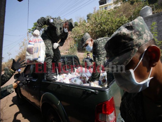 FOTOS: 'Bolsa solidaria' sigue llegando a las colonias más necesitadas