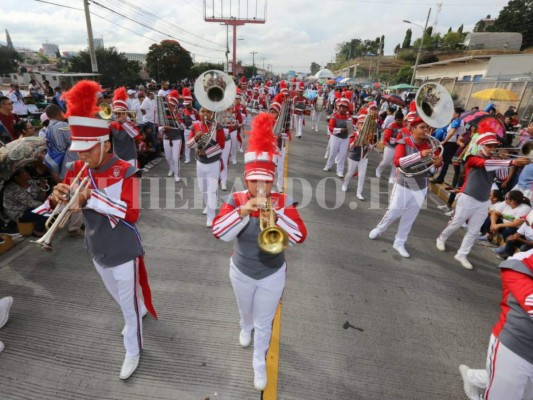 Impecable vestimenta de bandas en los desfiles patrios 2018