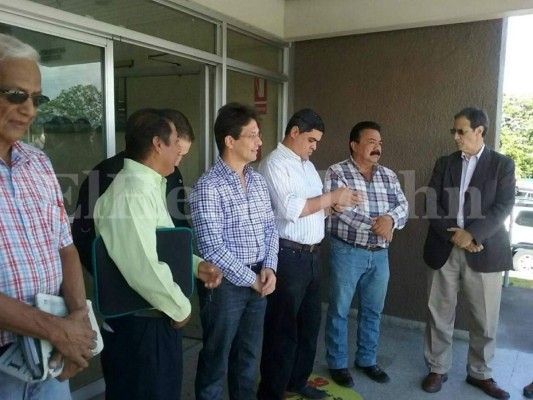 Honduras: Miembros de la oposición protestan contra la reelección frente a CSJ