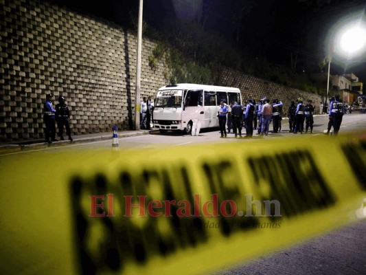 FOTOS: Escena del crimen donde asesinaron a cobrador de bus en El Carrizal