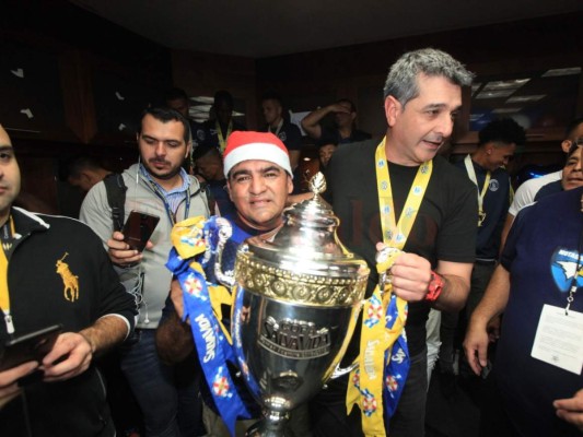 Motagua celebró por todo lo alto la copa 16 en el camerino