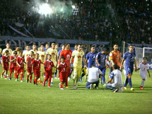 Concacaf multa a Motagua porque la barra ingresó con pólvora al partido