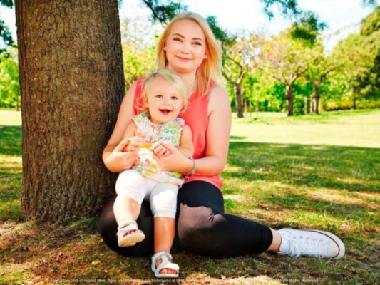 La verdad sobre foto de chica que interpretó al sol en 'Los Teletubbies' cargando un bebé&nbsp;&nbsp;