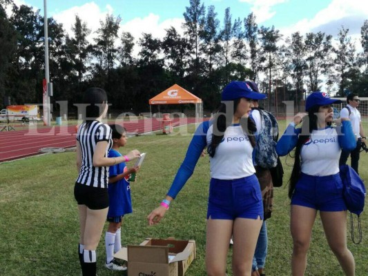 ¡Ellas le mostraron a Ronaldinho que en Honduras hay mujeres bellas!