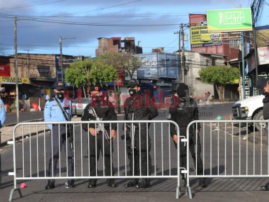 Cierran mercado Zonal Belén y vendedores sacan su producto para ir a los barrios