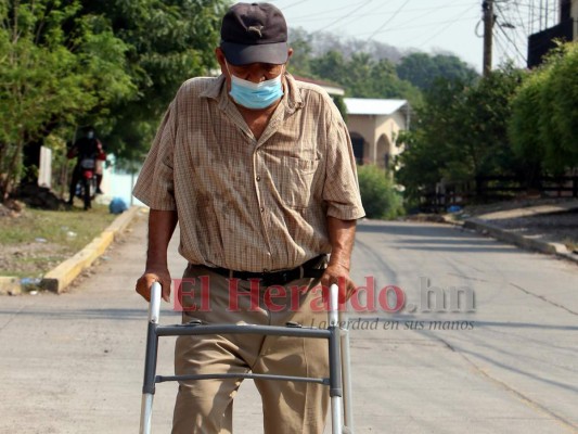 La travesía de hondureños que planean ir a vacunarse a El Salvador (FOTOS)  