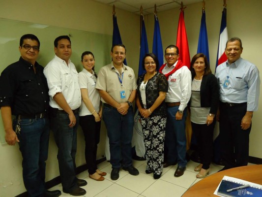 Ecuatorianos visitan puertos de Honduras