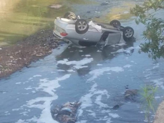 FOTOS: Los daños que sufrió el carro de la presentadora Wendy Membreño