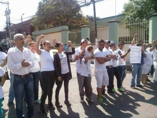 Protestas en la colonia Kennedy por desalojo de comerciantes