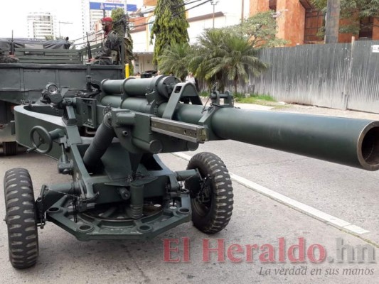 Las Fuerzas Armadas muestran su poderío en desfile cívico-militar por aniversario