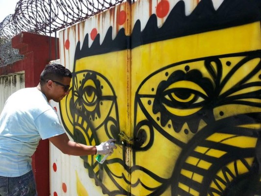 Pintor hondureño presenta sus obras en Miami