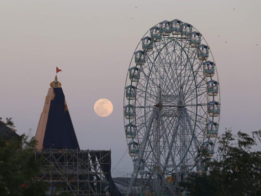 Espectacular 'Luna de lobos', el primer plenilunio del 2020