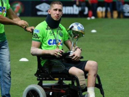 El conmovedor video del jugador del Chapecoense Jackson Follmann entrenando con su nueva prótesis