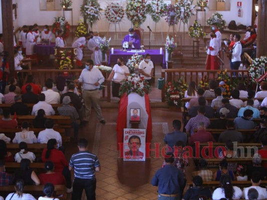 Entre dolor y llanto dan el último adiós a Francisco 'Paquito' Gaitán