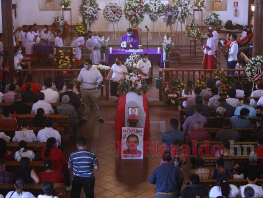 Entre dolor y llanto dan el último adiós a Francisco 'Paquito' Gaitán