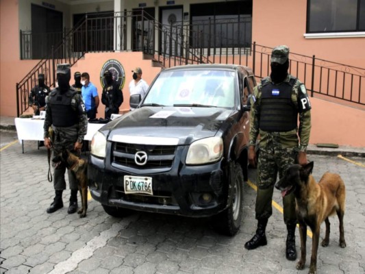 Caen presuntos traficantes de municiones y armas, entre ellos un elemento de seguridad del Estado