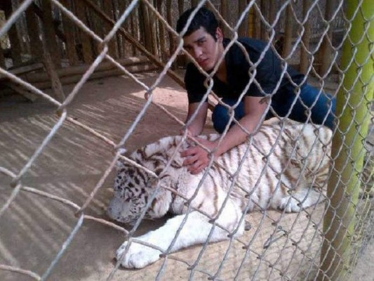 Hermano de mujer narco también presume lujos