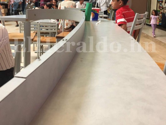 Honduras: Invasión de moscas en aeropuerto Ramón Villeda Morales de San Pedro Sula