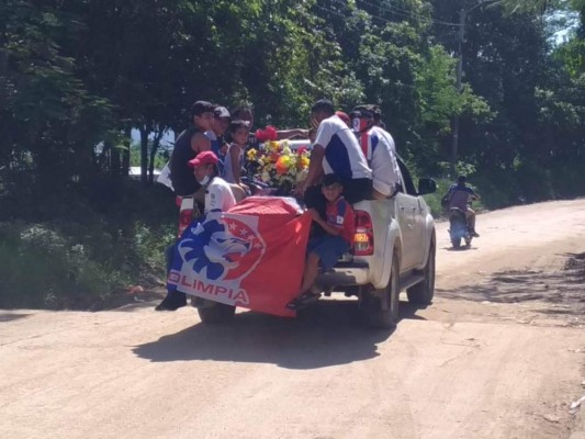 'Esto no se va a quedar así': Familiares sepultan a joven asesinado en violento desalojo
