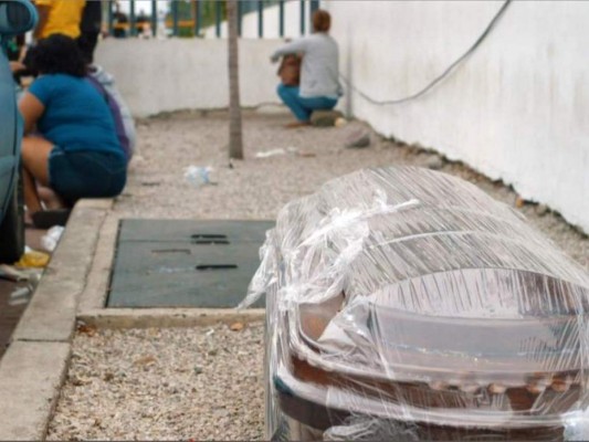 Conductor de carroza fúnebre deja botado cuerpo por temor al Covid-19