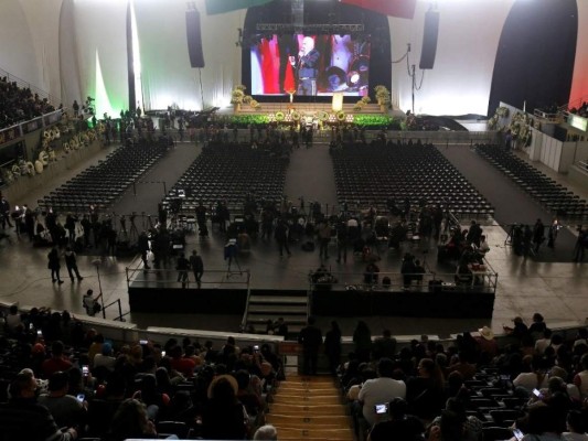 Con lágrimas y serenata al lado de la Virgen de Guadalupe : así despidieron a Vicente Fernández, el ídolo de las rancheras