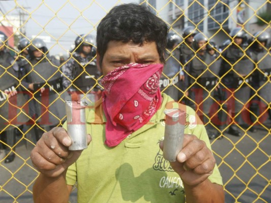 FOTOS: Así fueron los disturbios entre los copines y Policía Militar