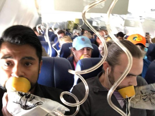 FOTOS: Así quedó el avión de Southwest tras el impacto de uno de sus motores