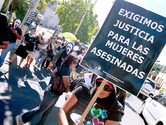 Mujeres exigen que se respeten sus derechos en las calles de la capital