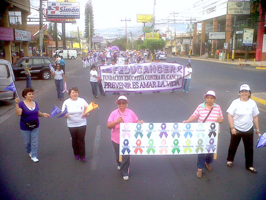 Capitalinos instan a la prevención del cáncer