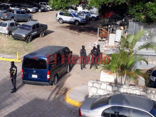 Bajo fuerte resguardo policial llegan a la Corte Suprema de Justicia implicados en caso Pandora