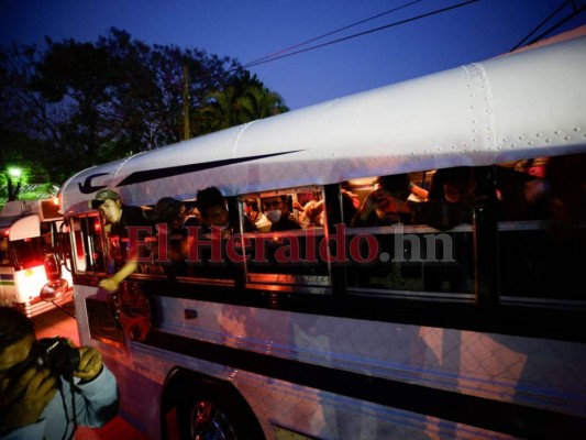 FOTOS: Para evitar Covid-19, hondureños deportados fueron aislados