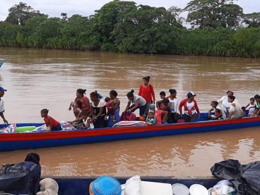 FOTOS: Hondureños comienzan evacuaciones obligatorias ante llegada de Iota