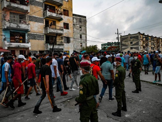 ¿Qué pasa en Cuba? Claves para entender control policial y censura de internet