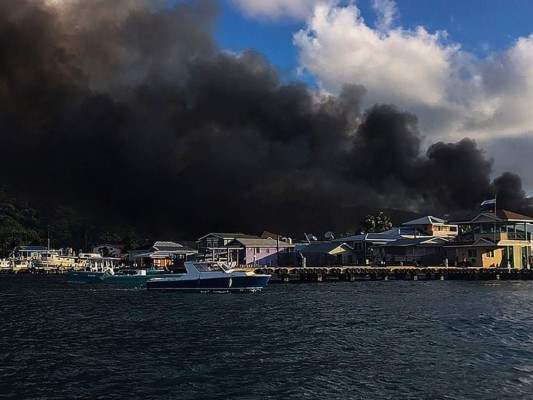 'Tuvieron que tirarse por las ventanas': habitantes de Guanaja narran el siniestro