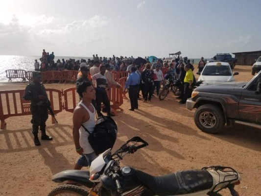 Equipo forense realiza levantamiento de cuerpos de víctimas de naufragio en La Mosquitia